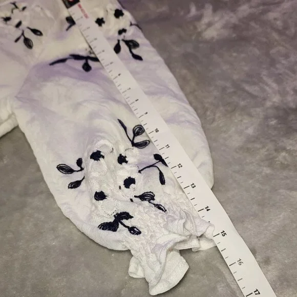 Gorgeous Women's XL Anthropologie Kindred Embroidered White Blue Cotton top - Picture 4 of 16